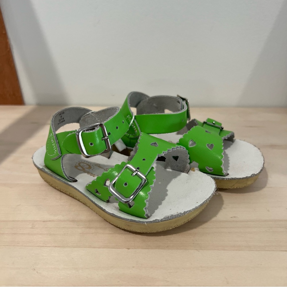 Saltwater Girls' Green Heart Cutout Sandals size 5